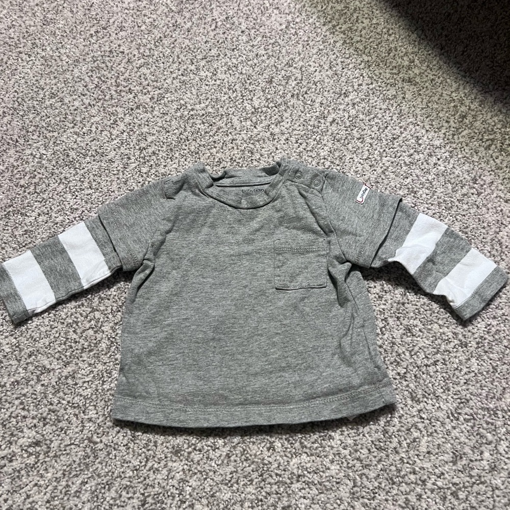 GAP Gray Long Sleeve Kids Tee with White Accents